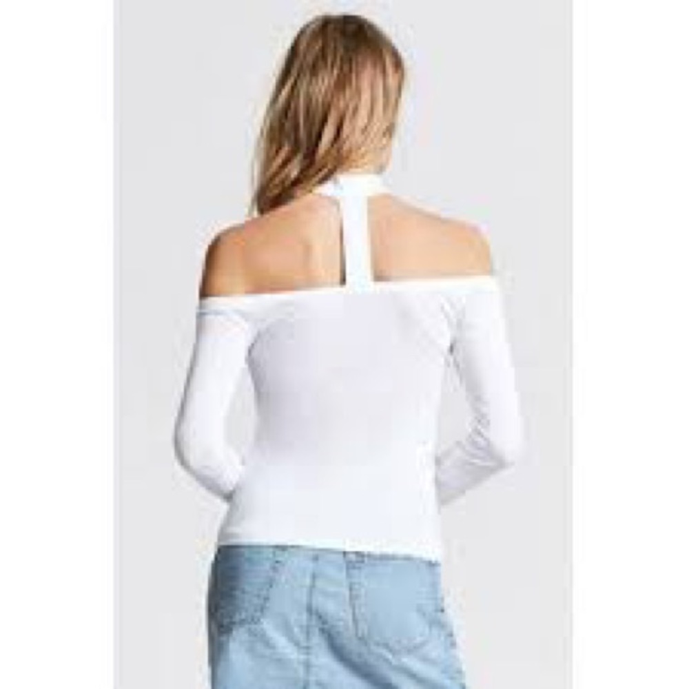 White off the shoulder choker shirt.